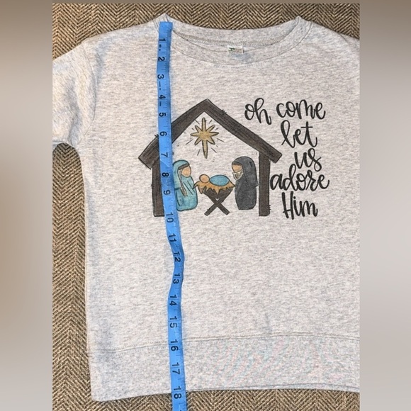 Oh come let us adore Him Kid’s/Children’s Long Sleeve Gray Nativity Scene Shirt - Picture 6 of 8